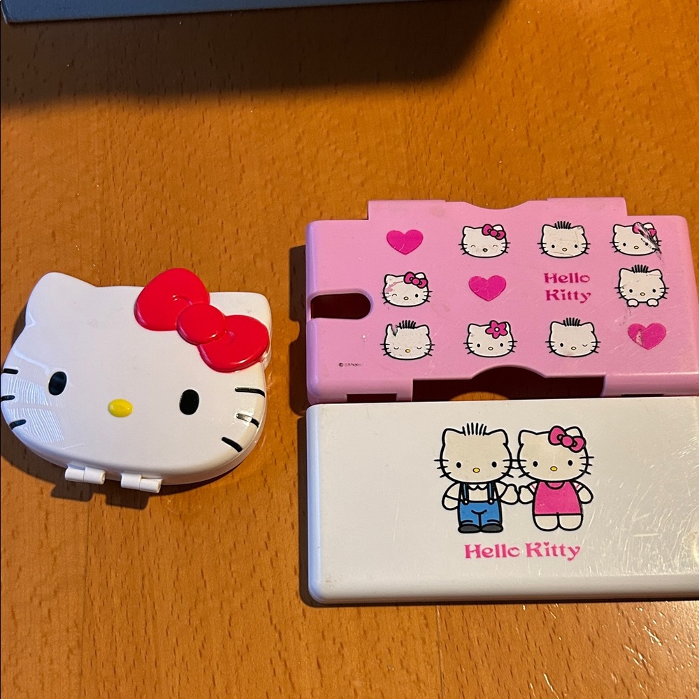 Hello Kitty Nintendo Ds Lite case holder and Game Holder.
